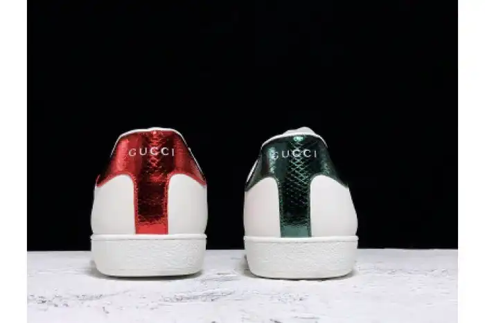 Rep EP GUCC ACE EMBROIDERED LOW-TOP SNEAKER WHITE WITH BEE 0123