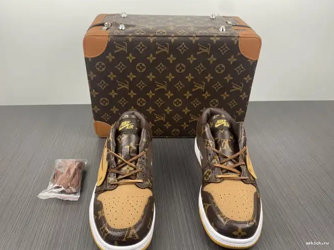 Rep EP AJ1 OW Off-Louis Jordan LOW x 1 Air 0210