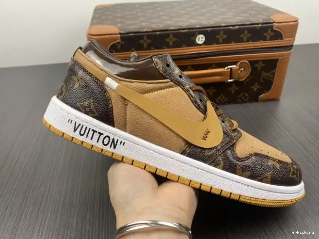 Rep EP AJ1 OW Off-Louis Jordan LOW x 1 Air 0210